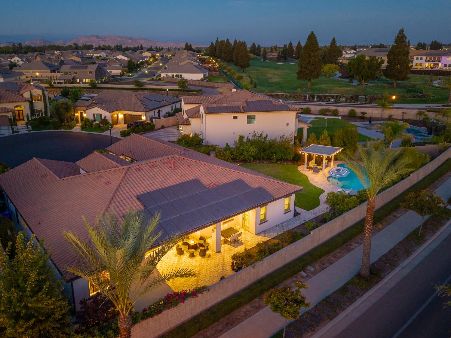 11853 N Ridgeway Dr, Fresno, CA 93730