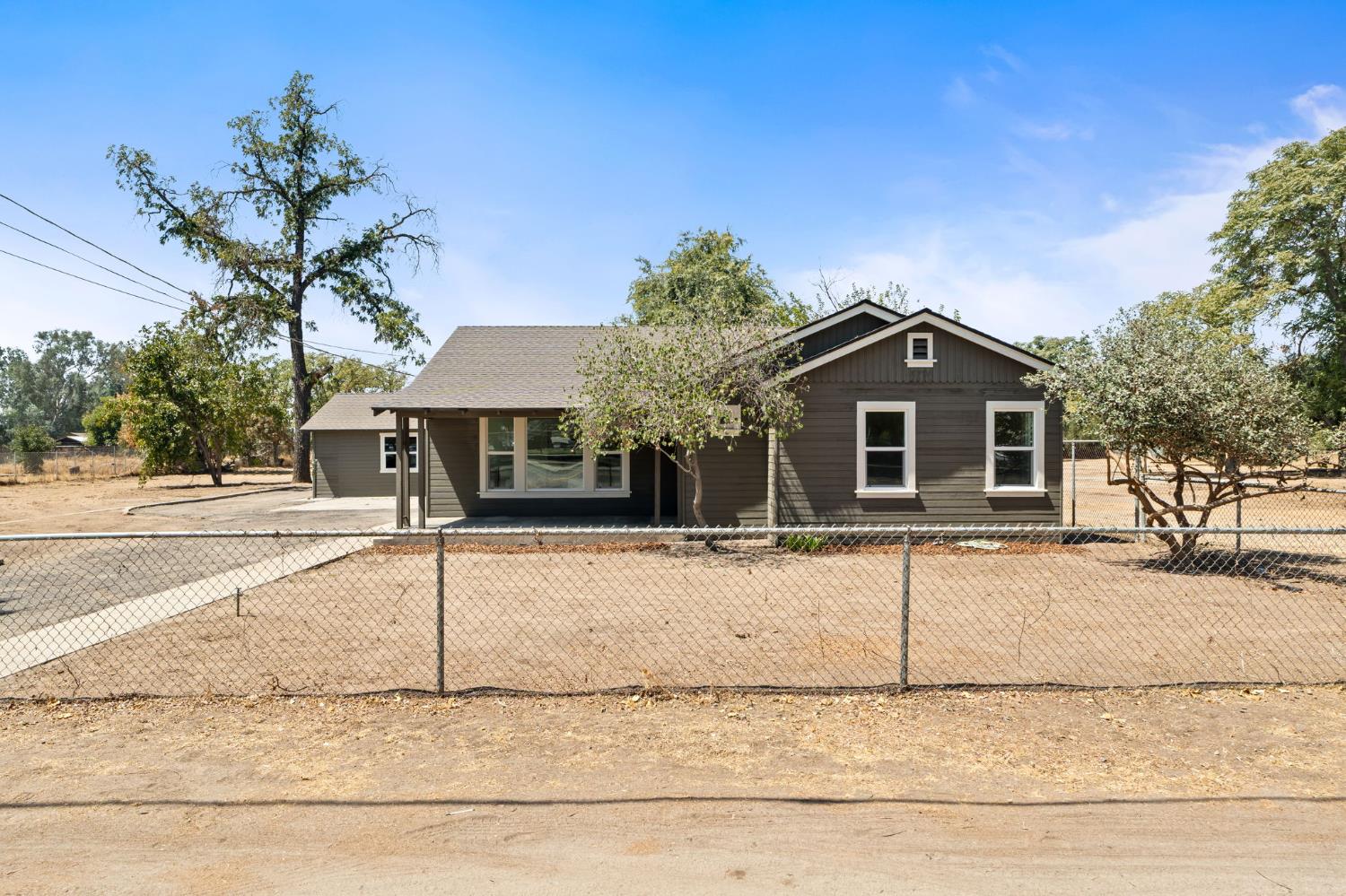 715 N Hughes Ave, Fresno, CA 93728