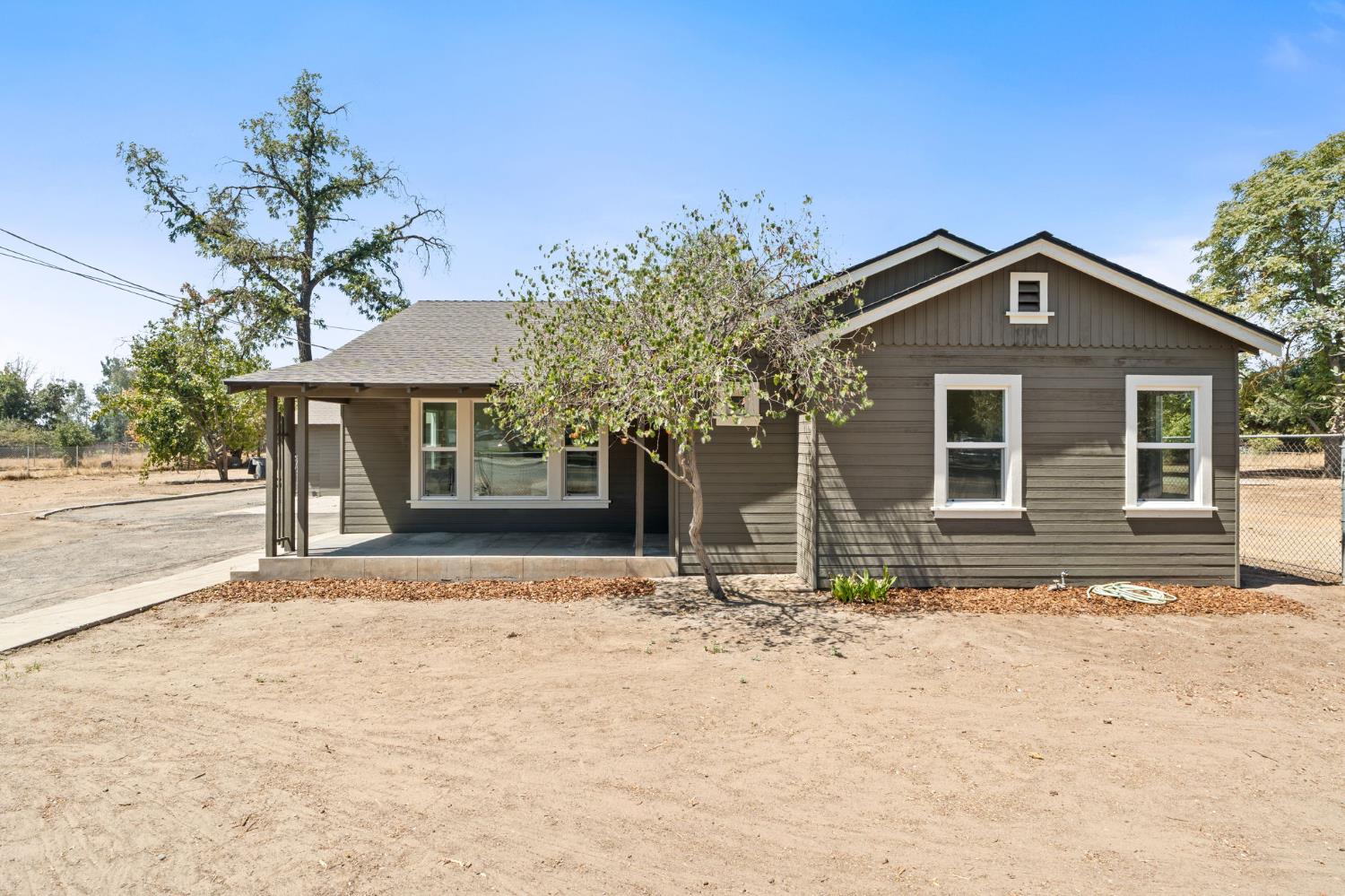 715 N Hughes Ave, Fresno, CA 93728