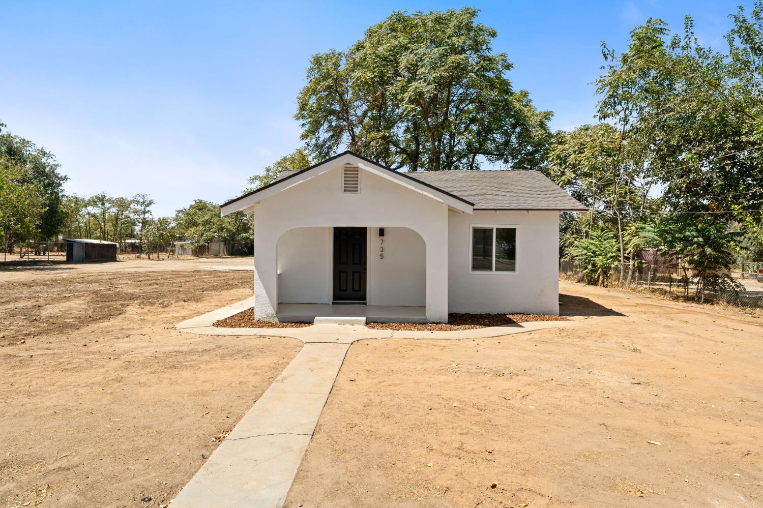 735 N Hughes Ave, Fresno, CA 93728