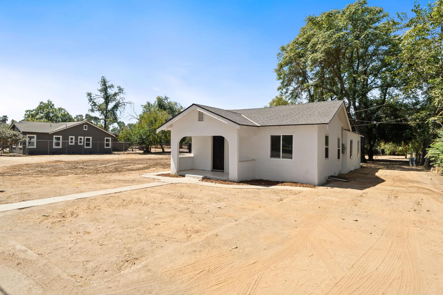 735 N Hughes Ave, Fresno, CA 93728