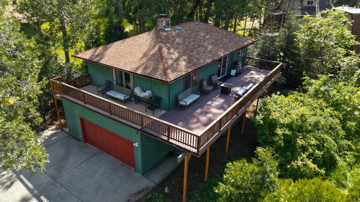 39420 Manzanita Dr, Oakhurst, CA 93644