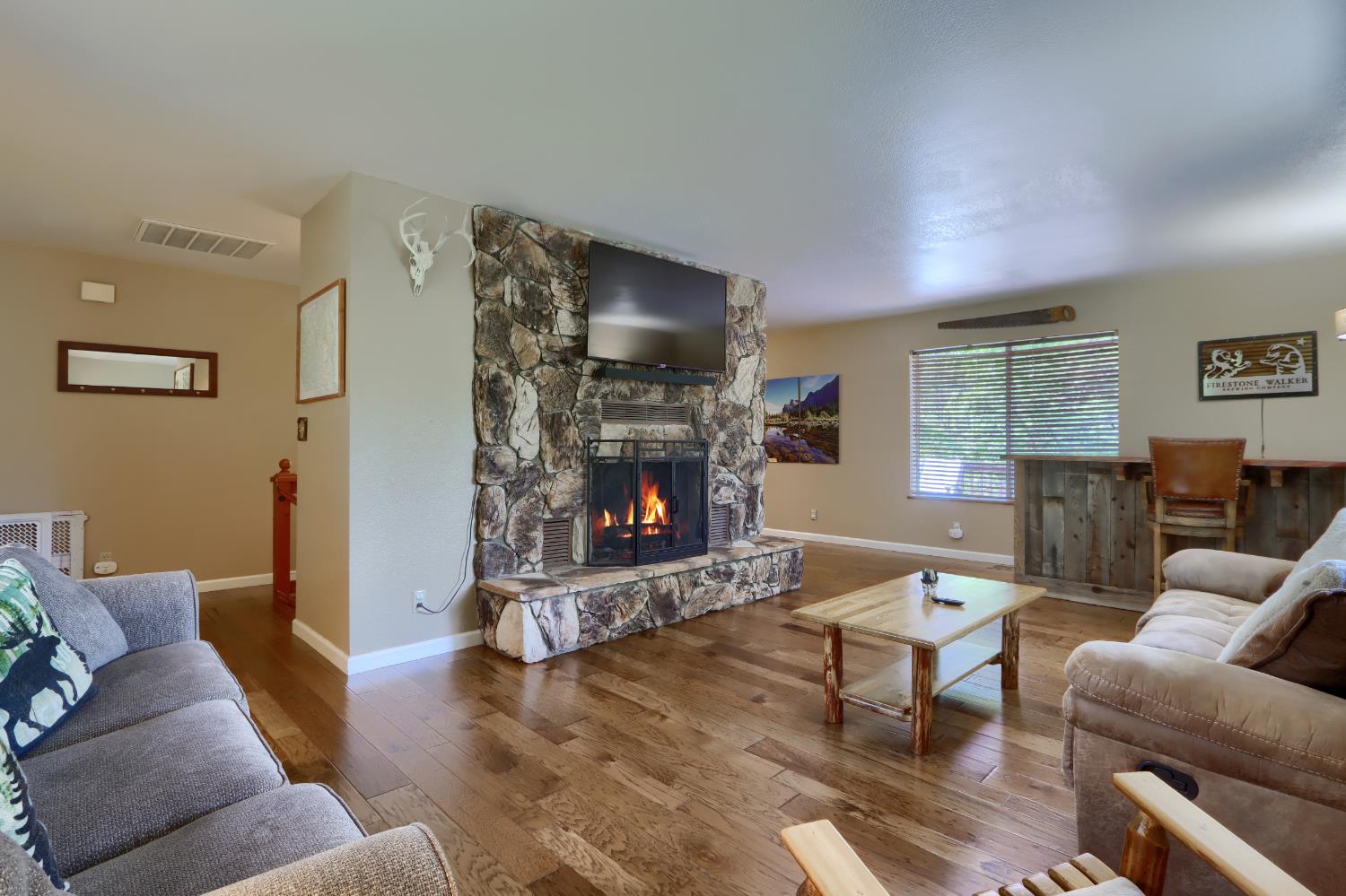 39420 Manzanita Dr, Oakhurst, CA 93644
