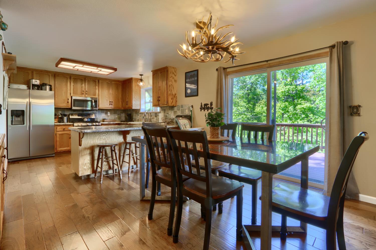 39420 Manzanita Dr, Oakhurst, CA 93644