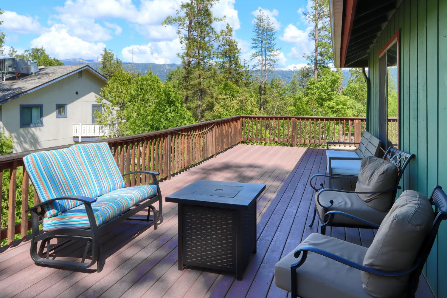 39420 Manzanita Dr, Oakhurst, CA 93644