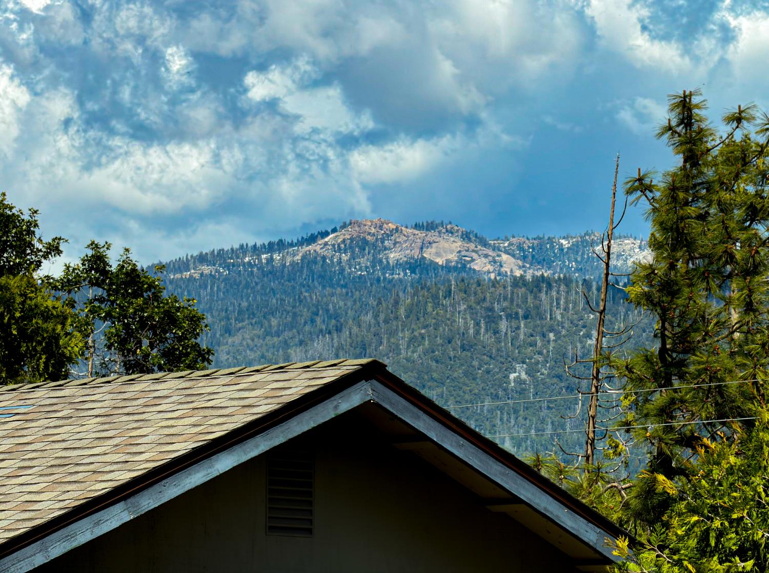 39420 Manzanita Dr, Oakhurst, CA 93644