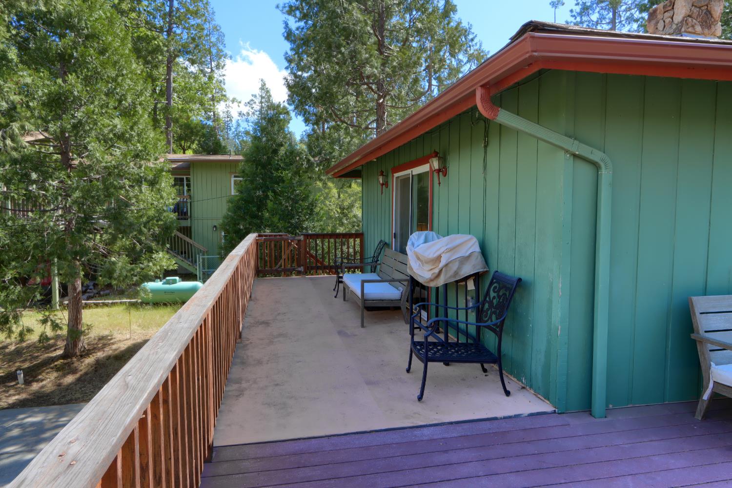 39420 Manzanita Dr, Oakhurst, CA 93644