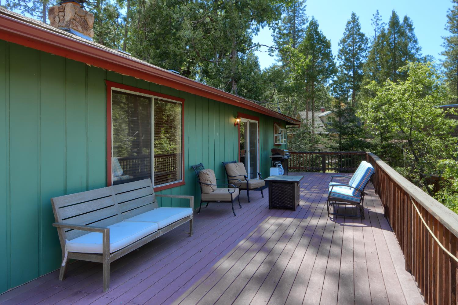 39420 Manzanita Dr, Oakhurst, CA 93644