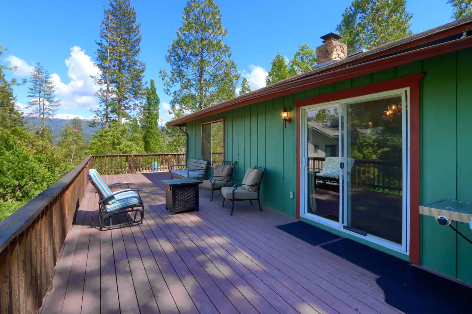 39420 Manzanita Dr, Oakhurst, CA 93644