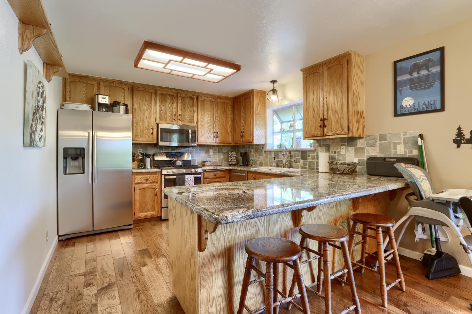 39420 Manzanita Dr, Oakhurst, CA 93644