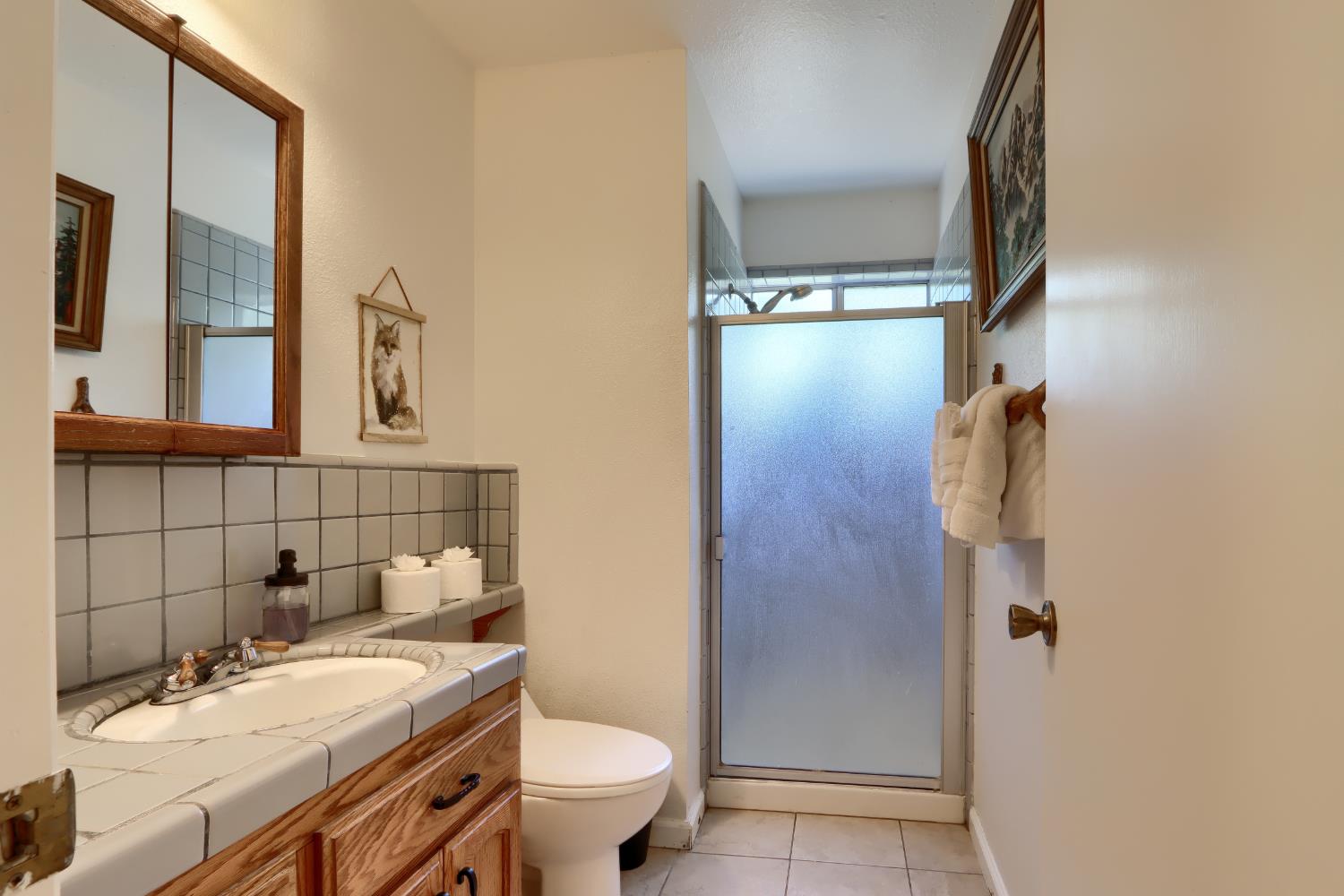 39420 Manzanita Dr, Oakhurst, CA 93644