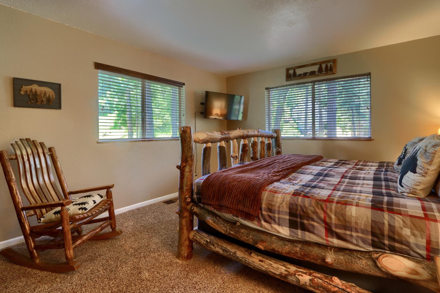 39420 Manzanita Dr, Oakhurst, CA 93644