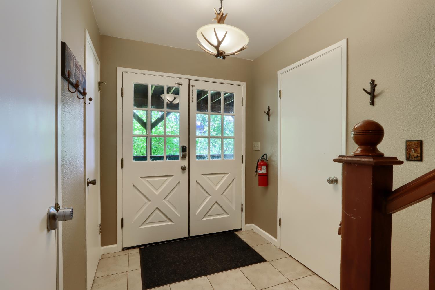 39420 Manzanita Dr, Oakhurst, CA 93644