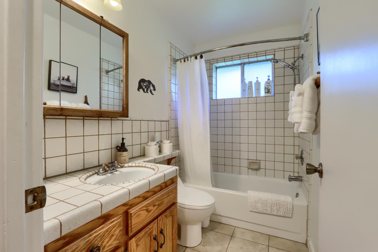 39420 Manzanita Dr, Oakhurst, CA 93644