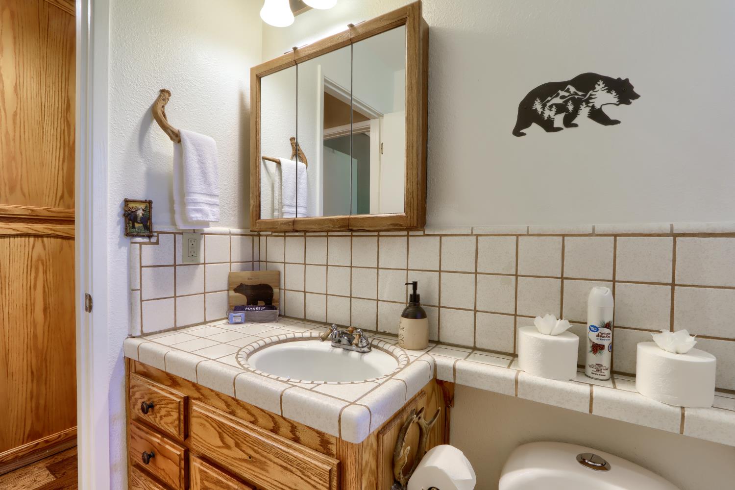 39420 Manzanita Dr, Oakhurst, CA 93644