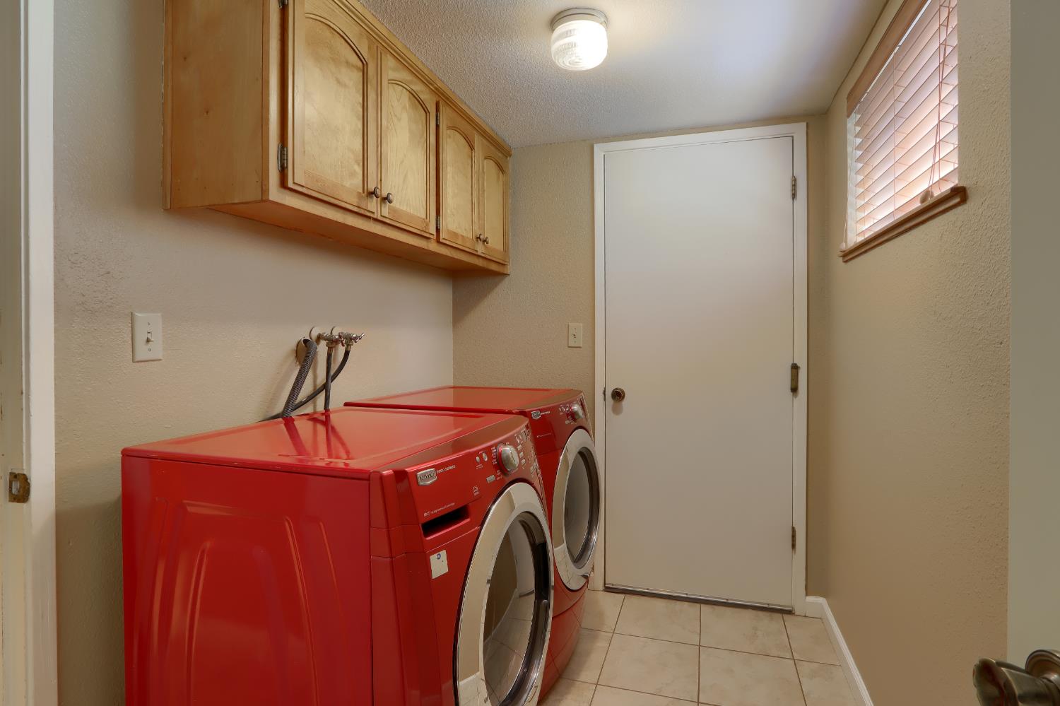39420 Manzanita Dr, Oakhurst, CA 93644
