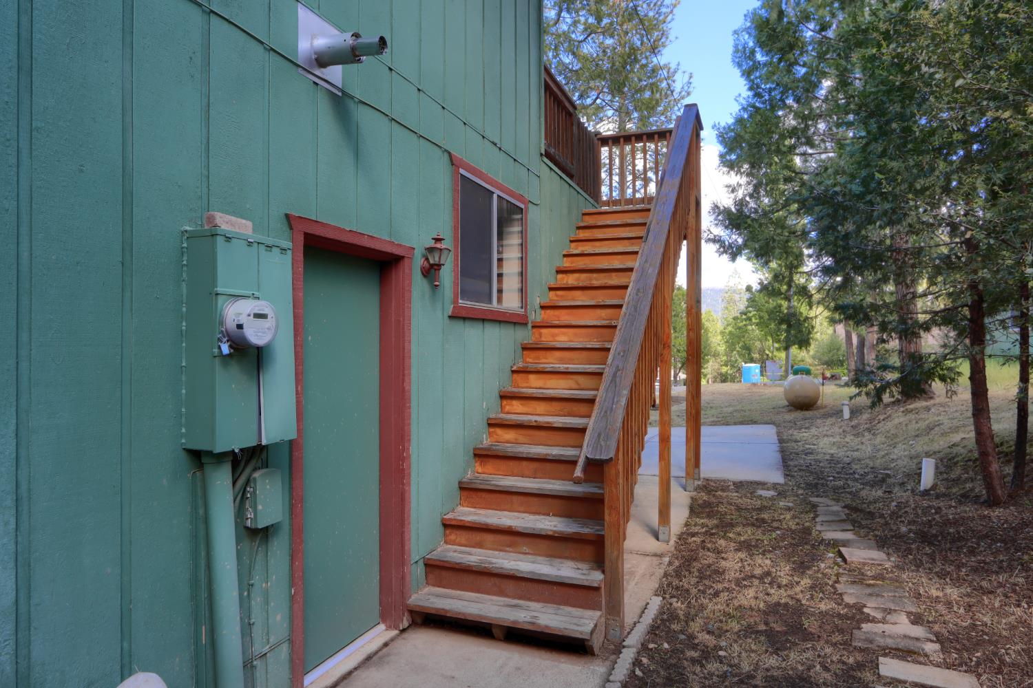 39420 Manzanita Dr, Oakhurst, CA 93644