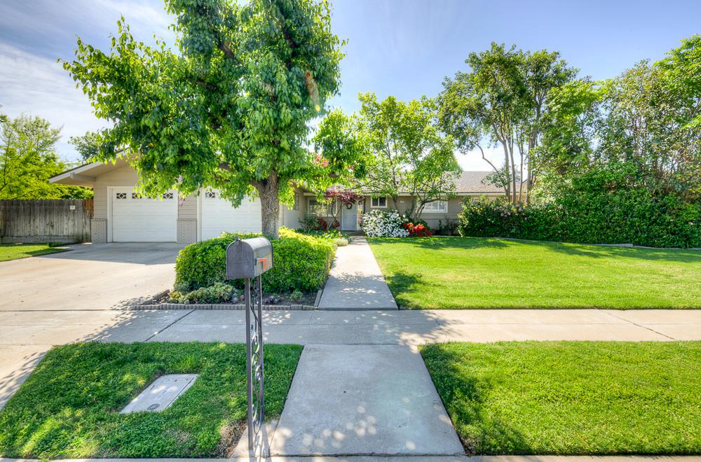 1059 W Stuart Ave, Fresno, CA 93711
