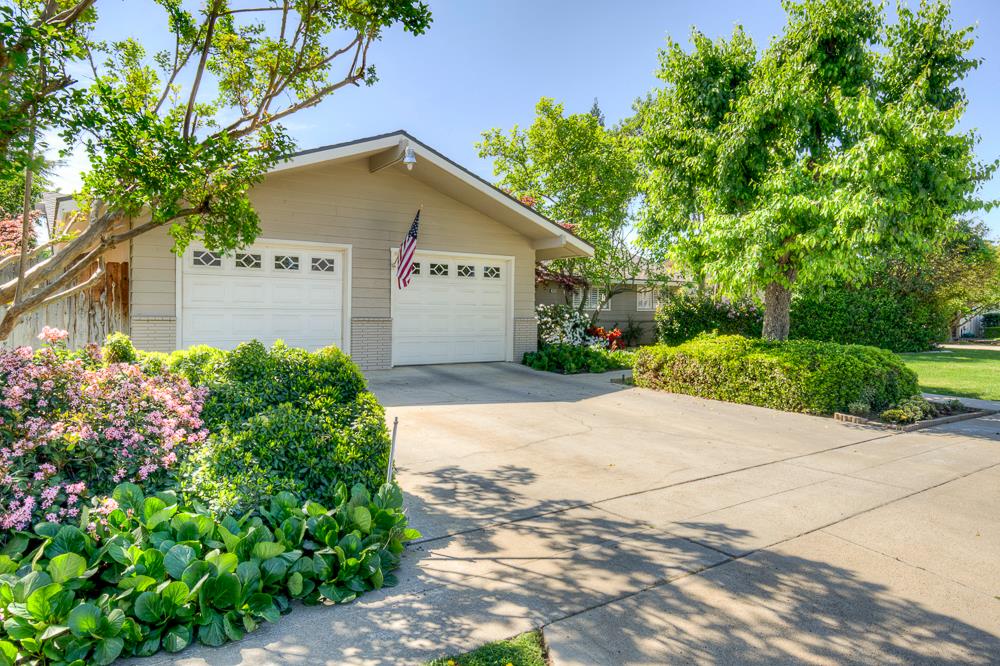 1059 W Stuart Ave, Fresno, CA 93711