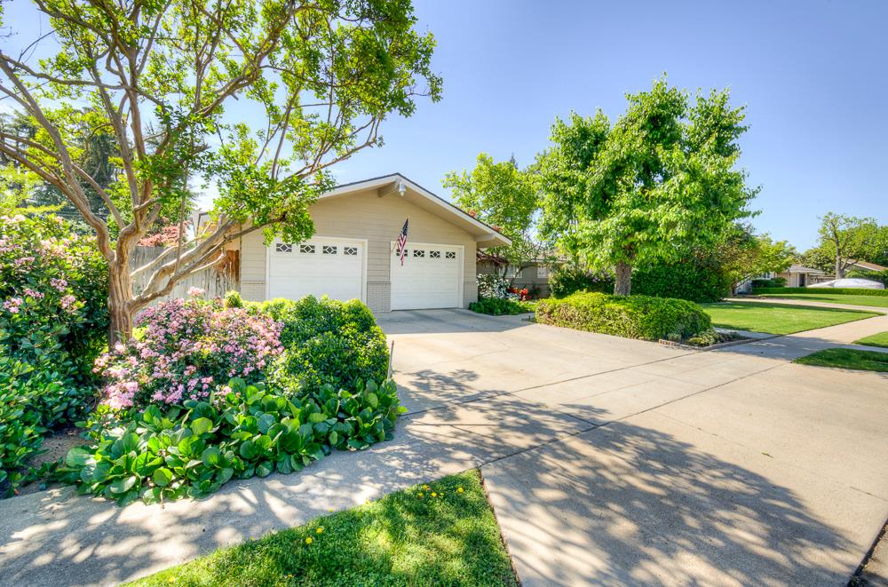 1059 W Stuart Ave, Fresno, CA 93711