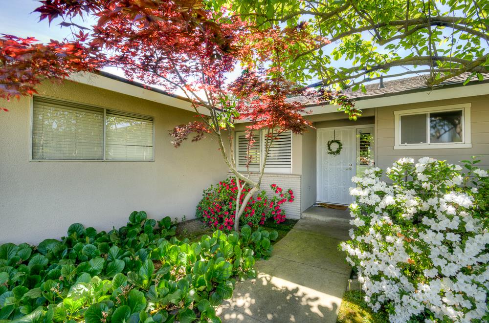 1059 W Stuart Ave, Fresno, CA 93711