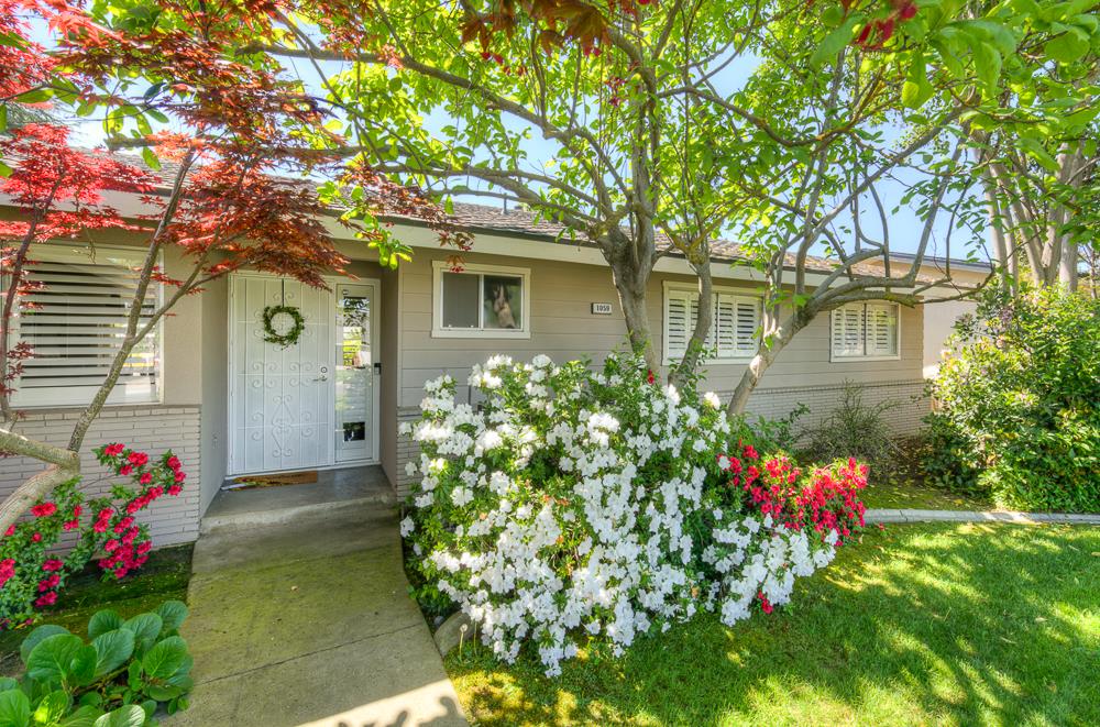 1059 W Stuart Ave, Fresno, CA 93711