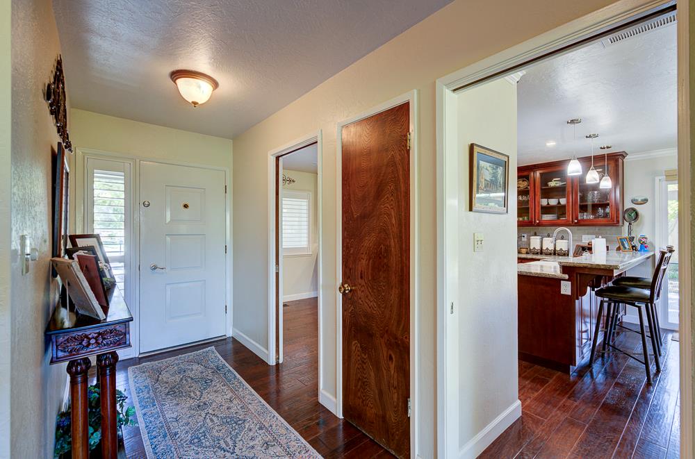1059 W Stuart Ave, Fresno, CA 93711
