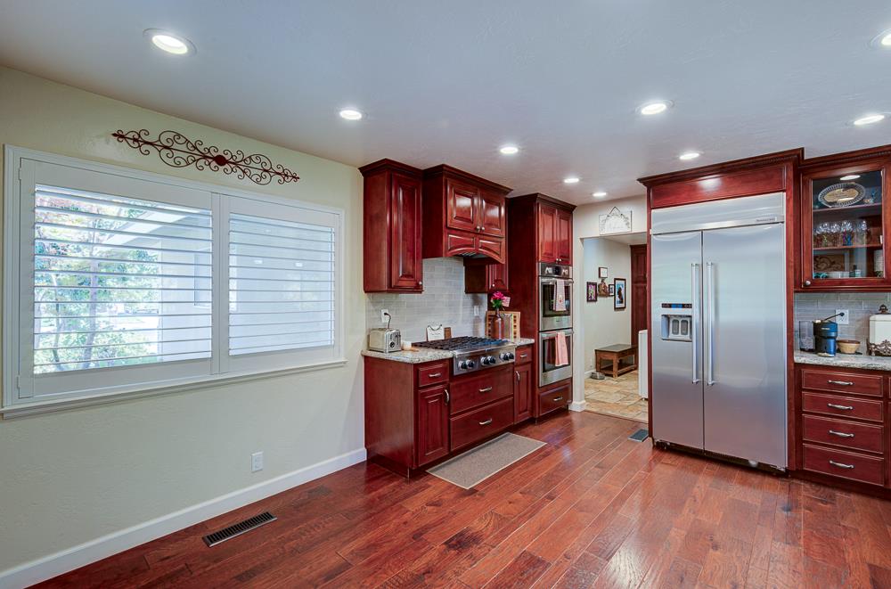 1059 W Stuart Ave, Fresno, CA 93711