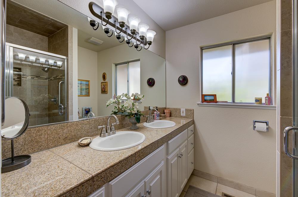 1059 W Stuart Ave, Fresno, CA 93711