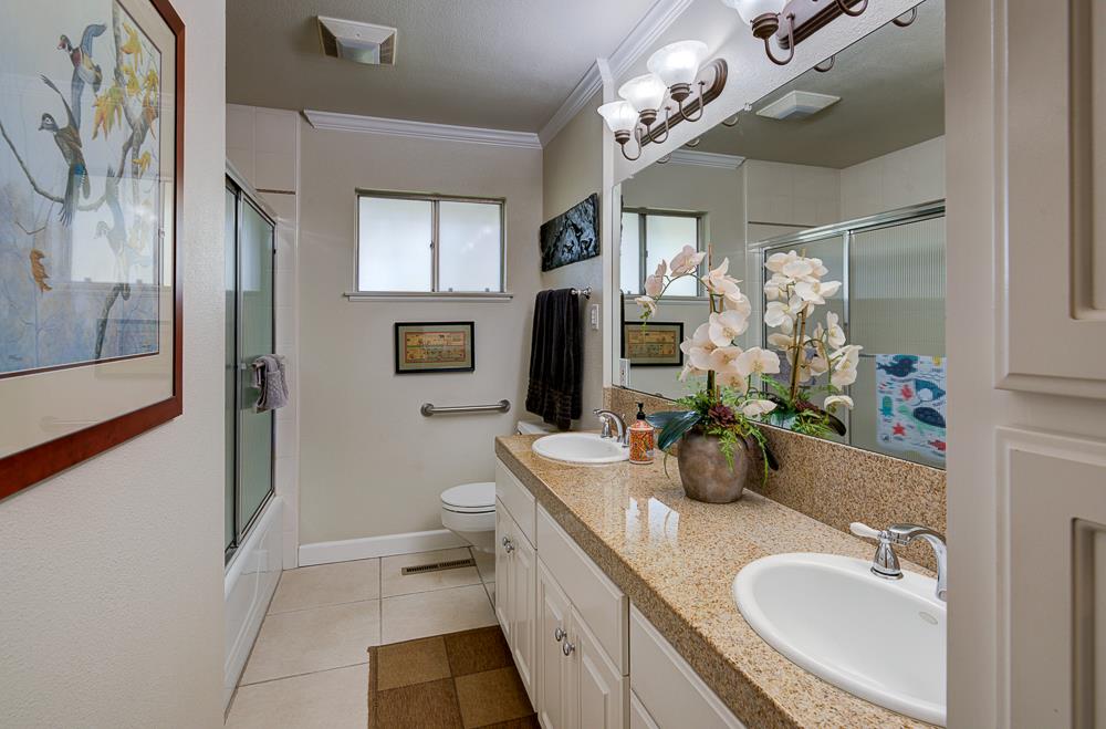 1059 W Stuart Ave, Fresno, CA 93711