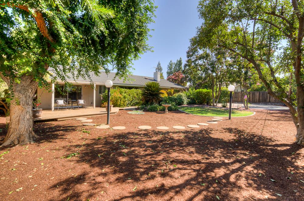 1059 W Stuart Ave, Fresno, CA 93711
