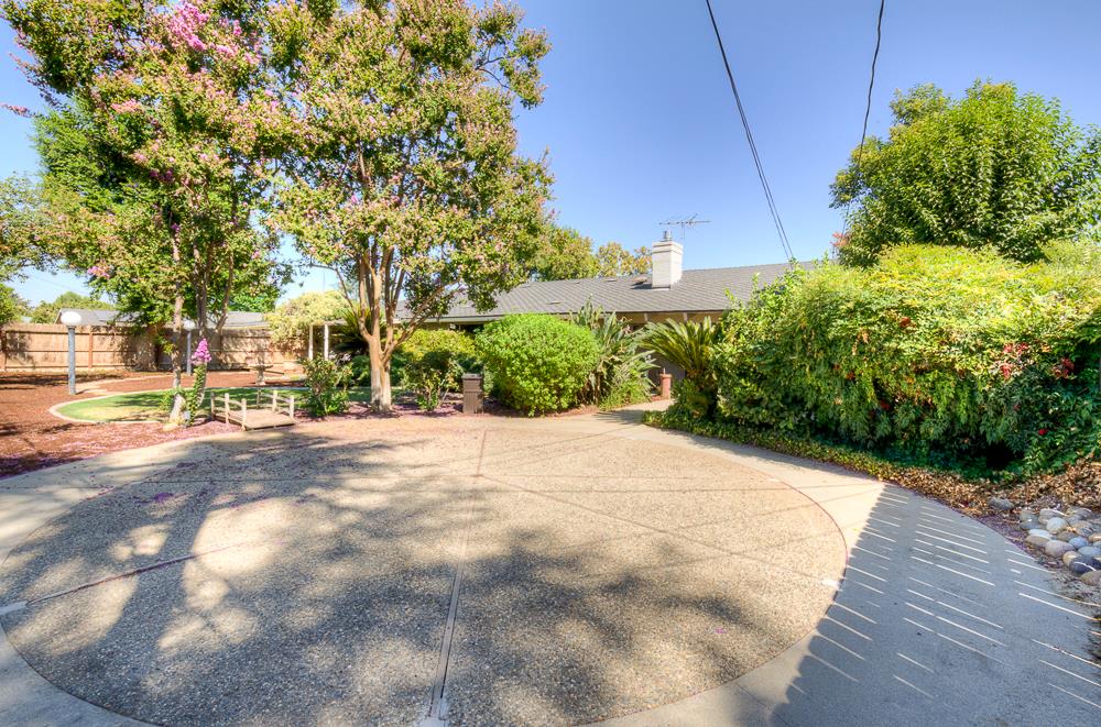1059 W Stuart Ave, Fresno, CA 93711