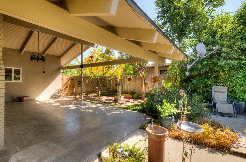 1059 W Stuart Ave, Fresno, CA 93711