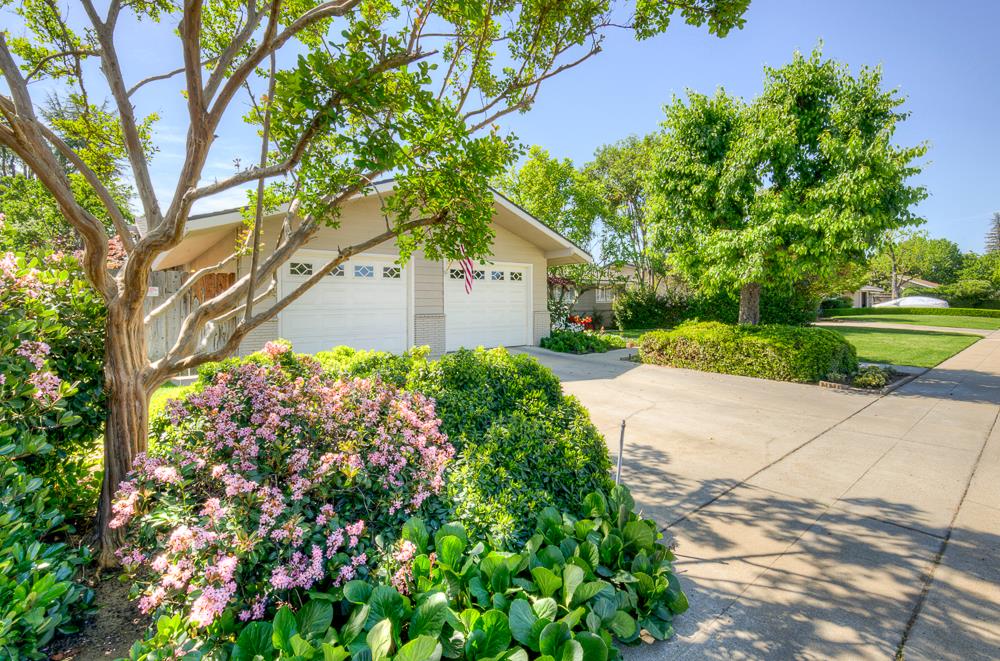 1059 W Stuart Ave, Fresno, CA 93711