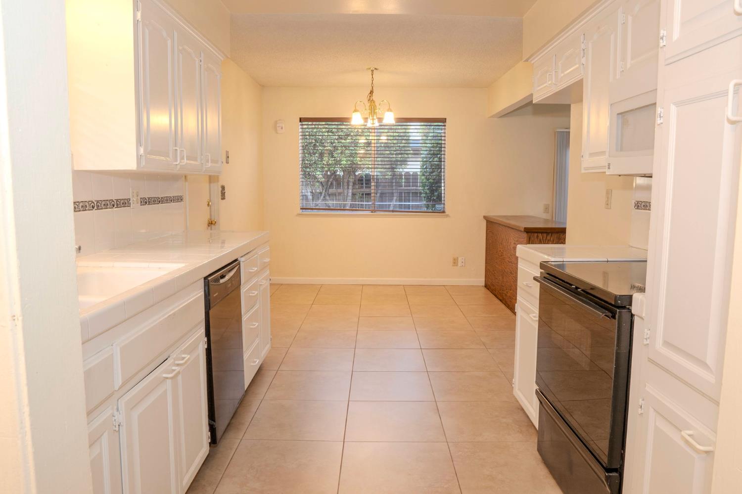 3513 W Mesa Ave, Fresno, CA 93711