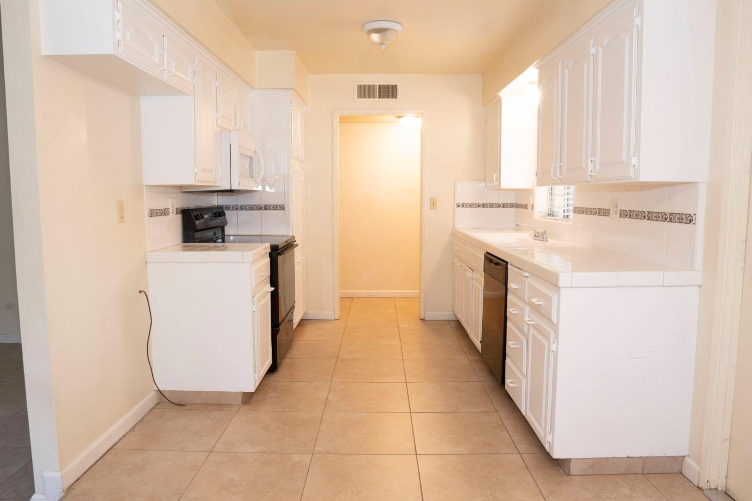 3513 W Mesa Ave, Fresno, CA 93711