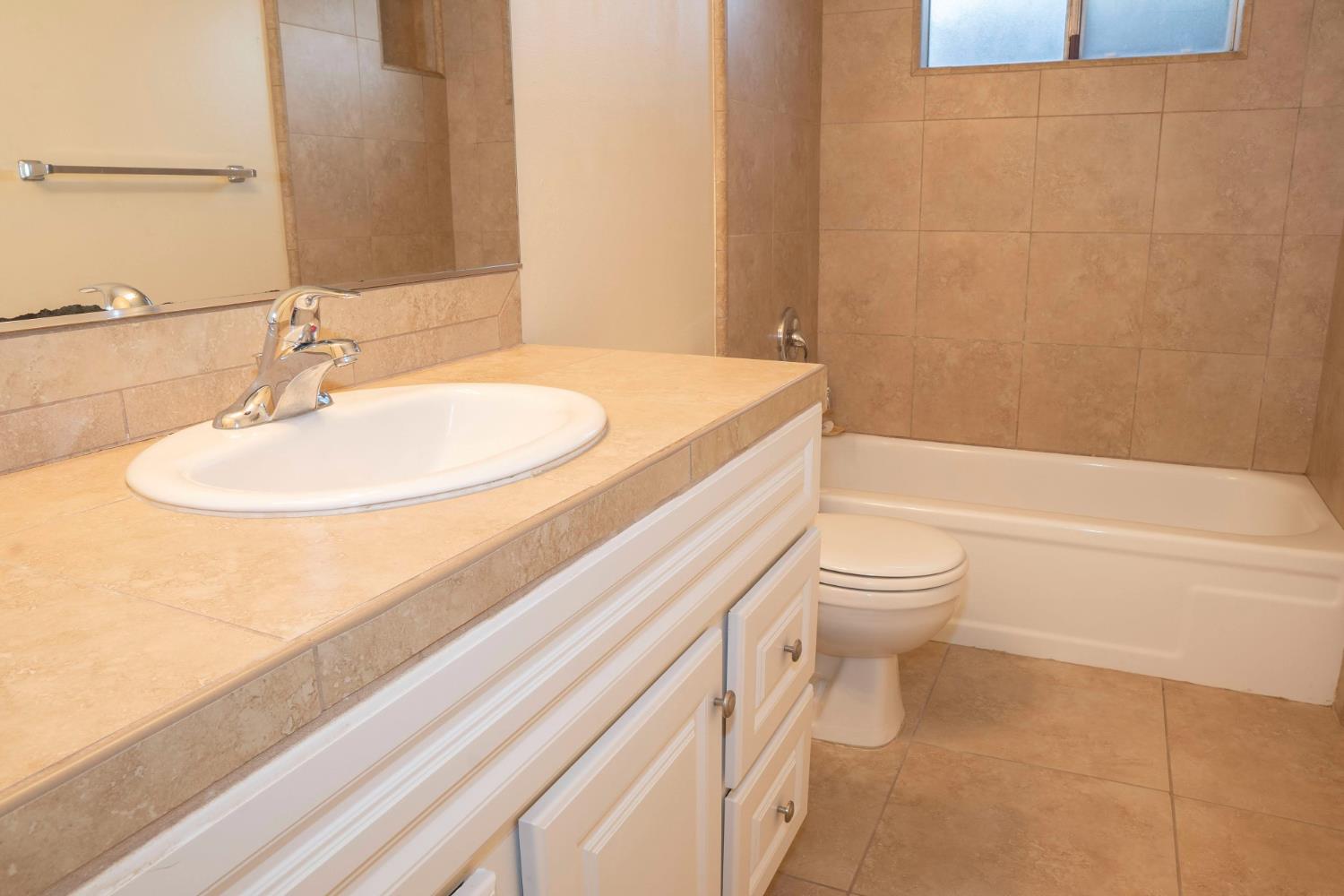 3513 W Mesa Ave, Fresno, CA 93711
