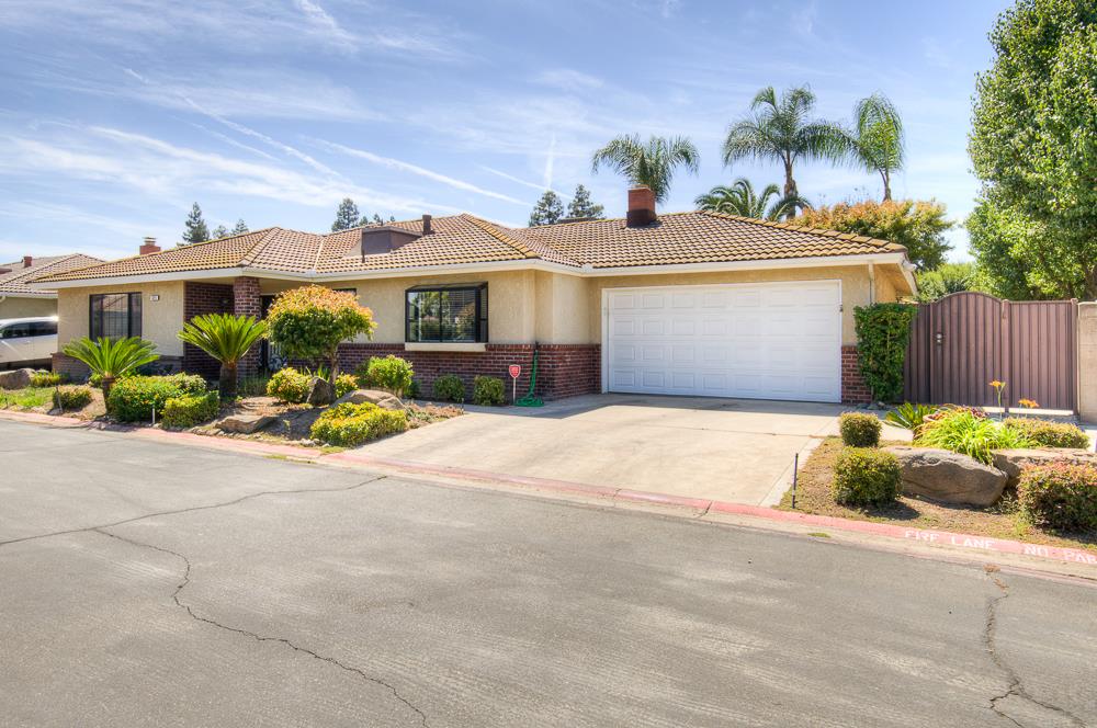 825 E Fallbrook Ave, Fresno, CA 93720