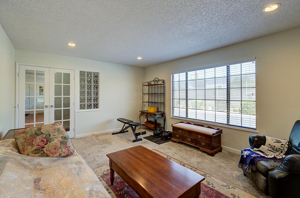 825 E Fallbrook Ave, Fresno, CA 93720
