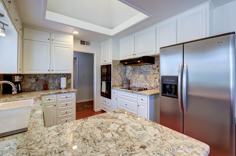 825 E Fallbrook Ave, Fresno, CA 93720