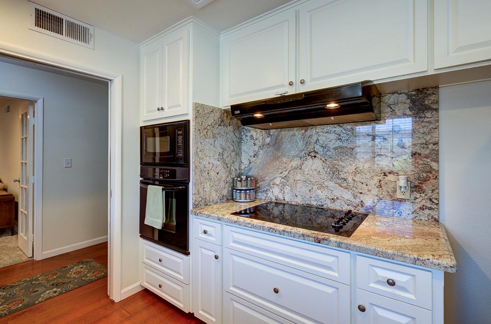 825 E Fallbrook Ave, Fresno, CA 93720
