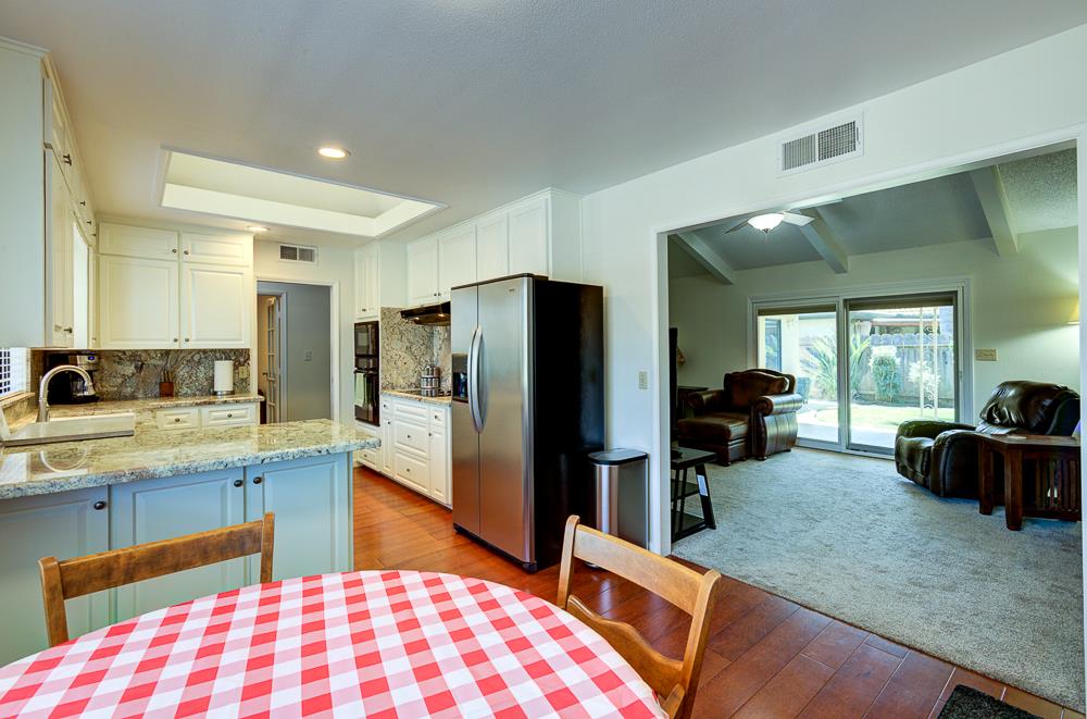 825 E Fallbrook Ave, Fresno, CA 93720