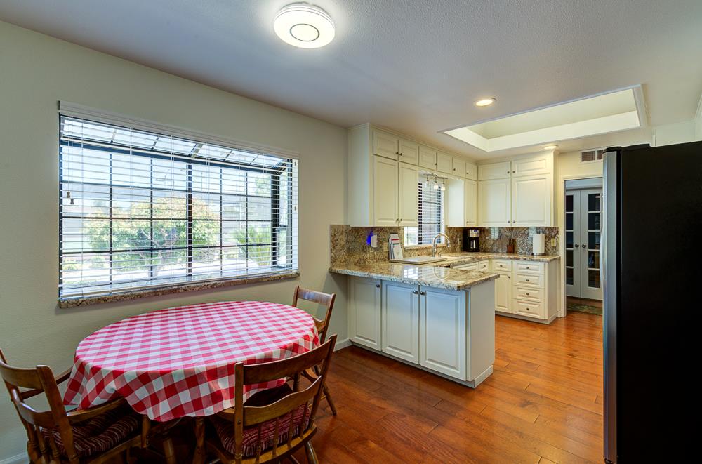 825 E Fallbrook Ave, Fresno, CA 93720