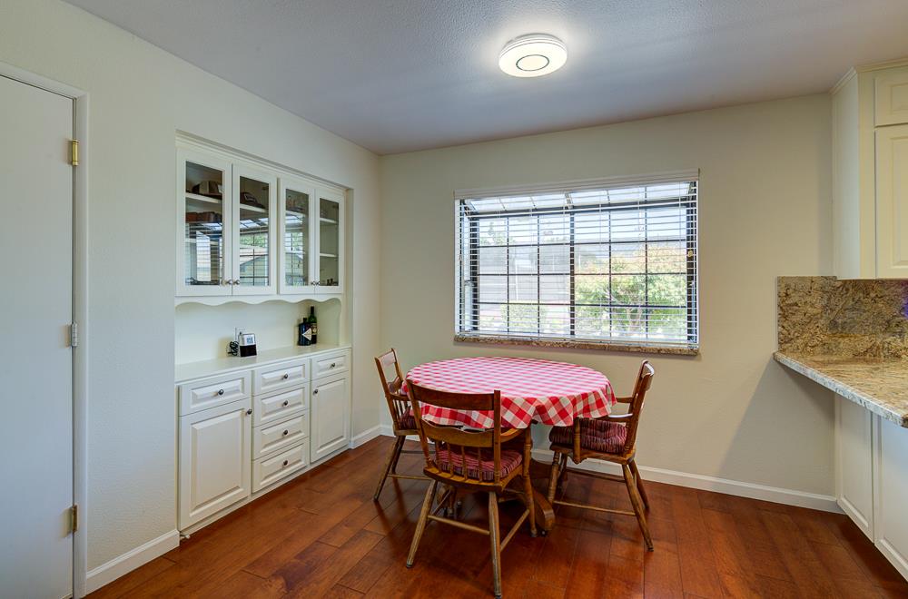825 E Fallbrook Ave, Fresno, CA 93720