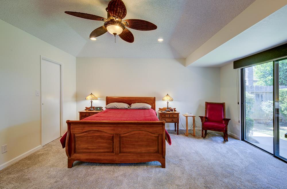 825 E Fallbrook Ave, Fresno, CA 93720
