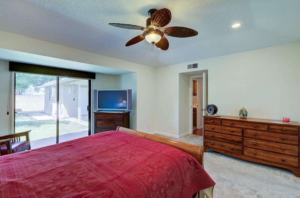 825 E Fallbrook Ave, Fresno, CA 93720