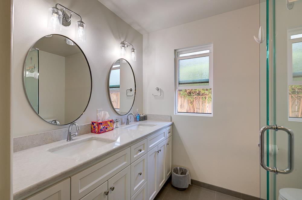 825 E Fallbrook Ave, Fresno, CA 93720