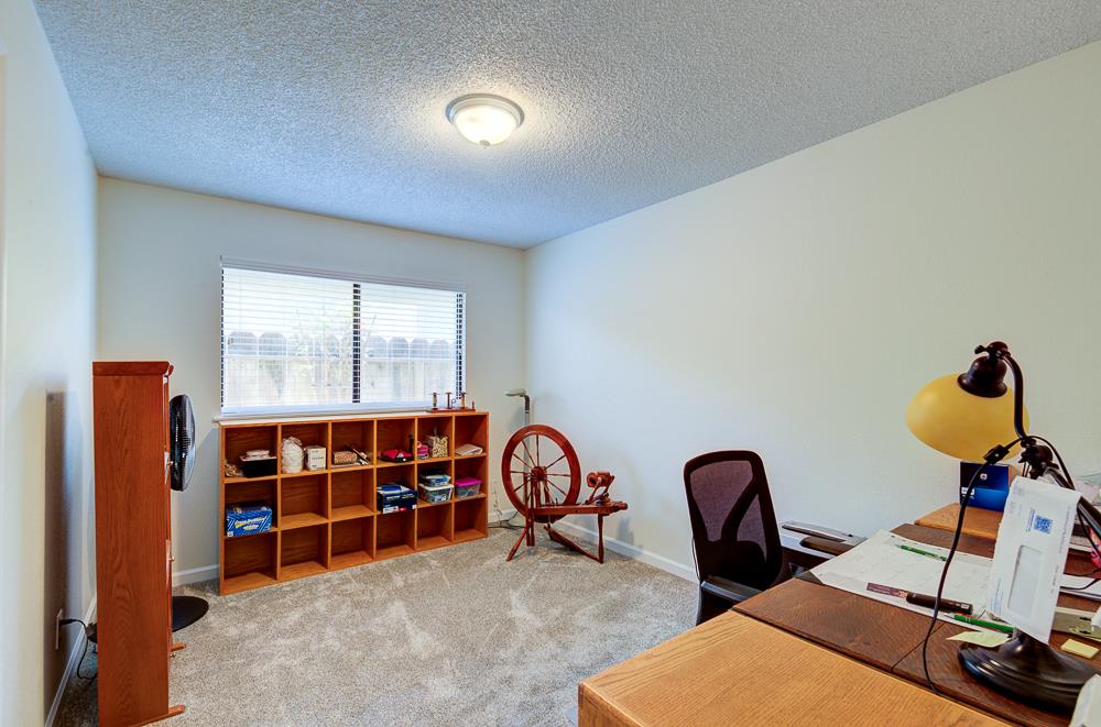 825 E Fallbrook Ave, Fresno, CA 93720