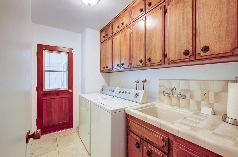 825 E Fallbrook Ave, Fresno, CA 93720