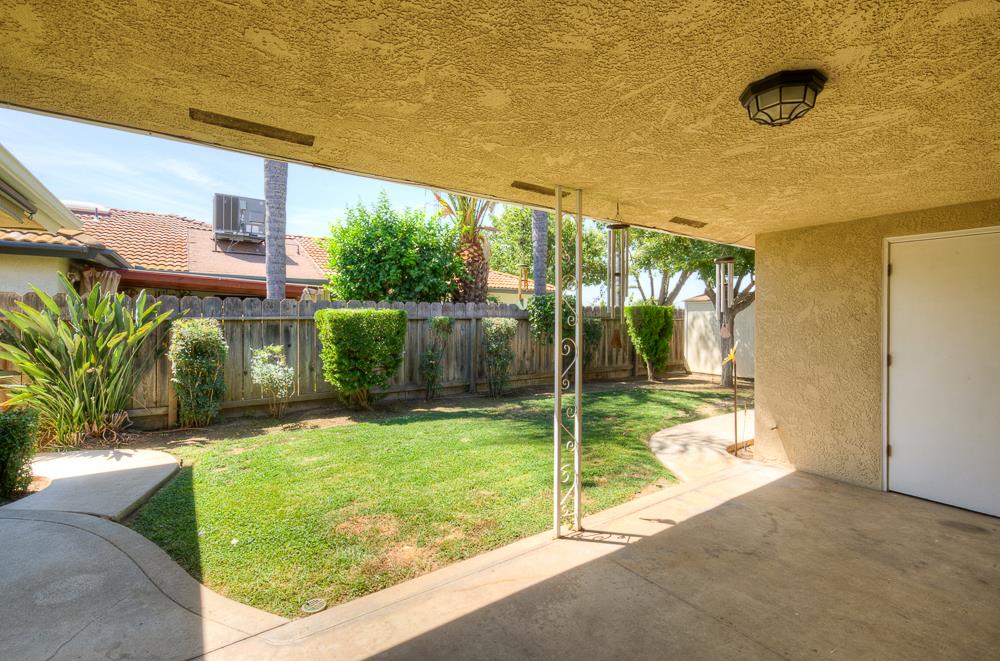 825 E Fallbrook Ave, Fresno, CA 93720